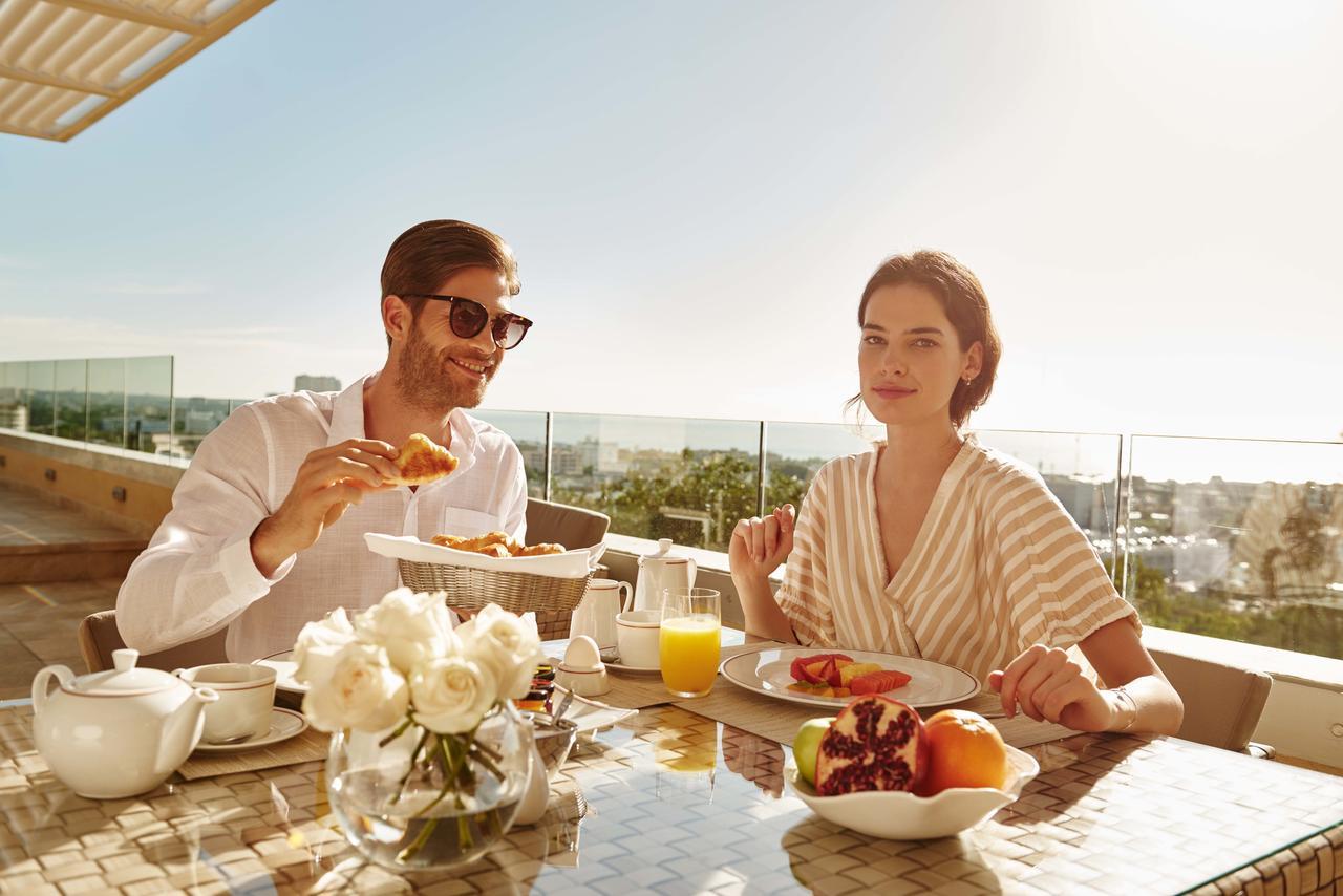 El Embajador, A Royal Hideaway Hotel Santo Domingo Exteriér fotografie Breakfast at the West Hollywood Hotel