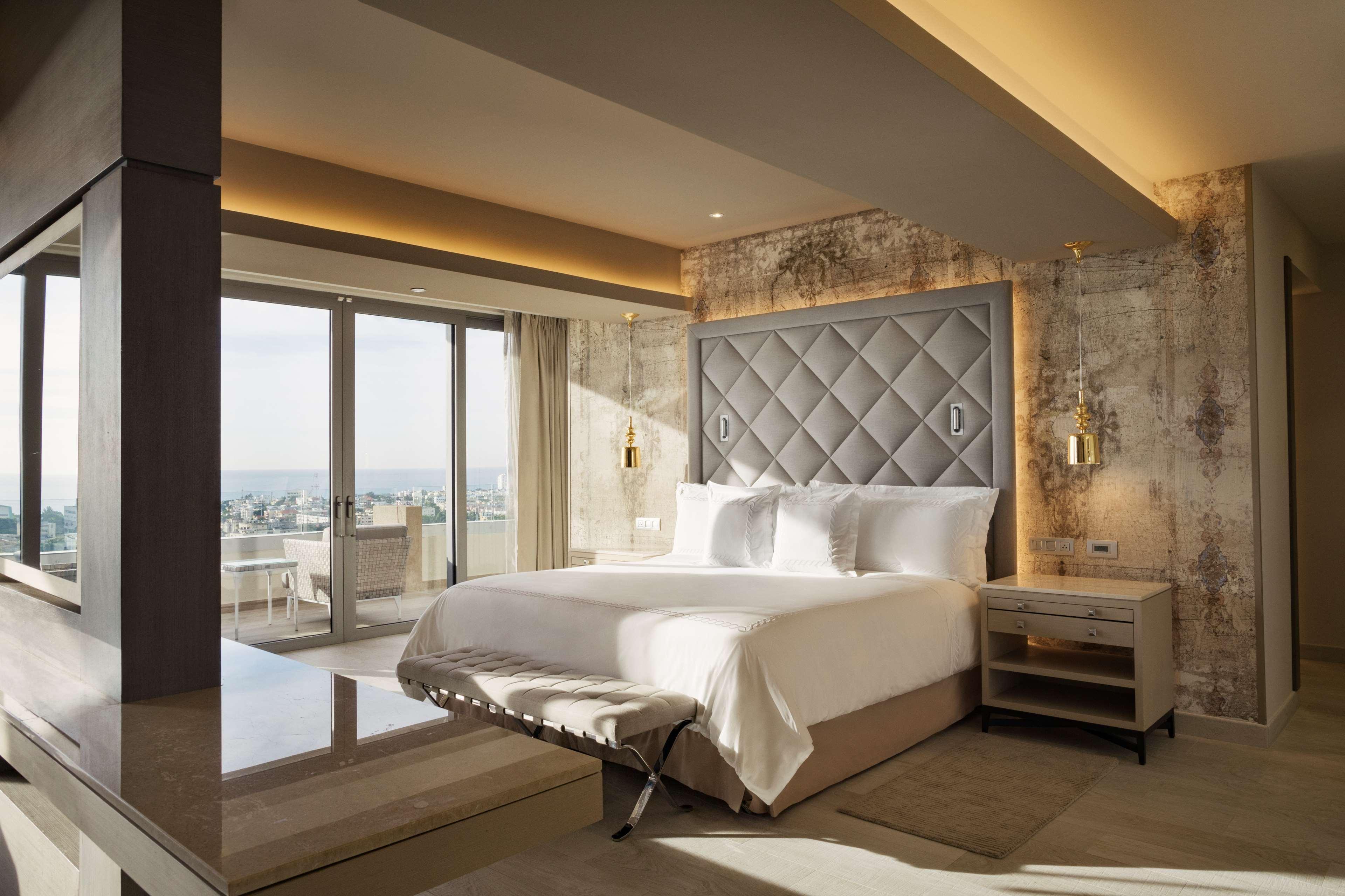 El Embajador, A Royal Hideaway Hotel Santo Domingo Exteriér fotografie A bedroom at the Four Seasons Hotel