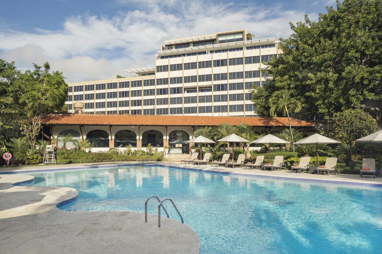 El Embajador, A Royal Hideaway Hotel Santo Domingo Exteriér fotografie The hotel's swimming pool