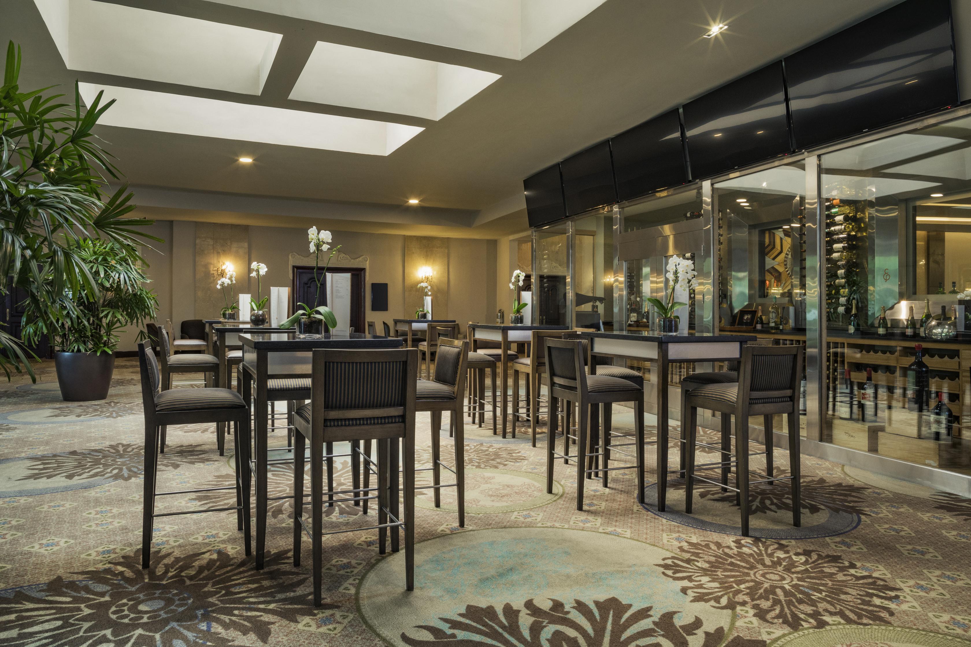 El Embajador, A Royal Hideaway Hotel Santo Domingo Exteriér fotografie The Club Lounge at the airport