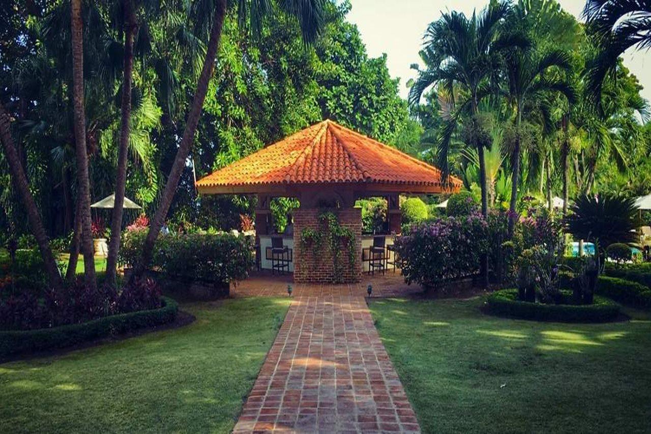 El Embajador, A Royal Hideaway Hotel Santo Domingo Exteriér fotografie The University of the Philippines Diliman