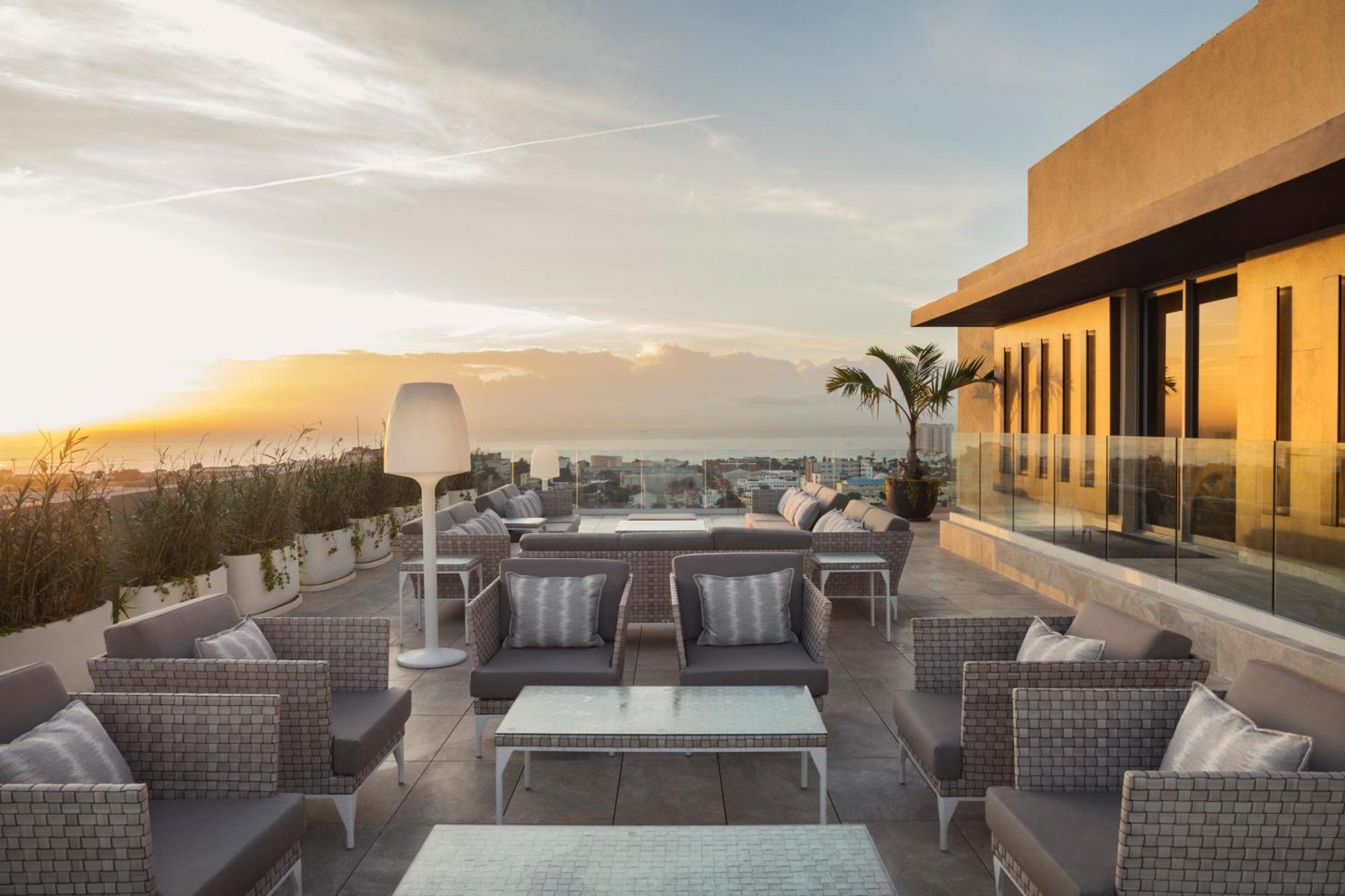 El Embajador, A Royal Hideaway Hotel Santo Domingo Exteriér fotografie The View Rooftop Bar