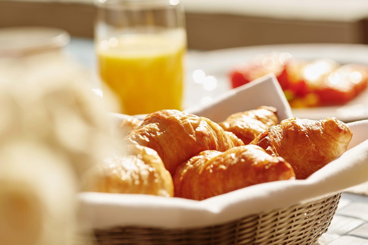 El Embajador, A Royal Hideaway Hotel Santo Domingo Exteriér fotografie Croissants